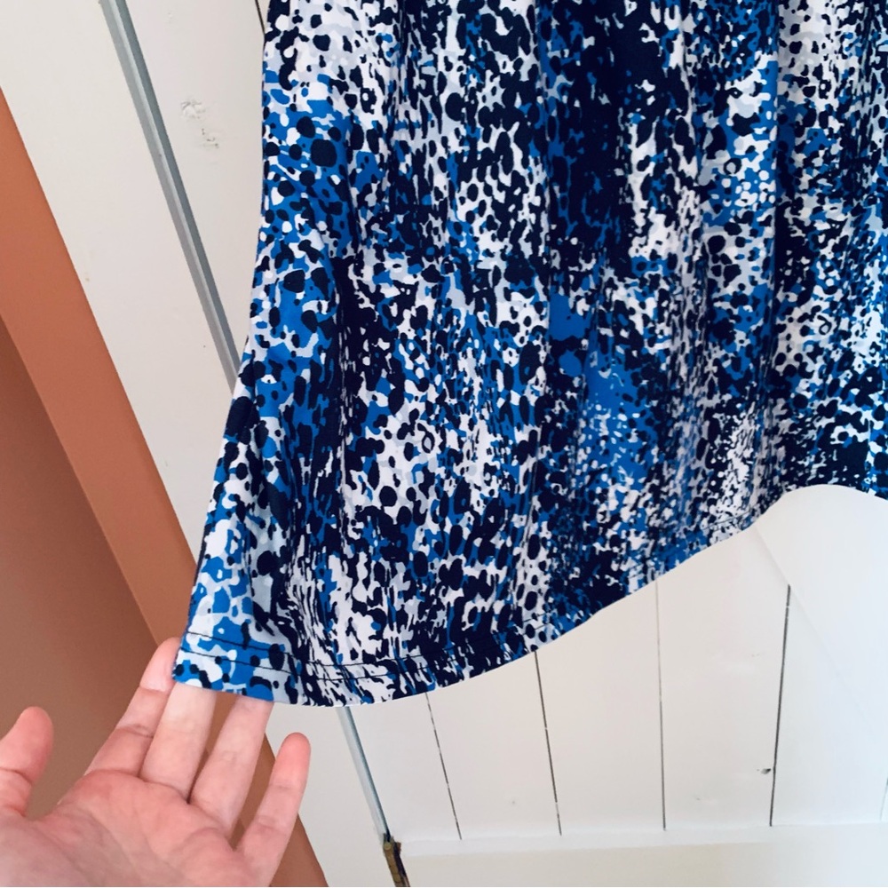 Women's 5XL Blouse Top Tee Crew Neck Flowy Blue Black White Pattern - Picture 4 of 11
